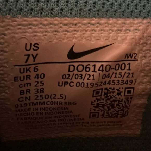 Nike Team Hustle D 10 SE x Space Jam - looney tunes size 7Y (women’s 8.5) - Picture 11 of 11